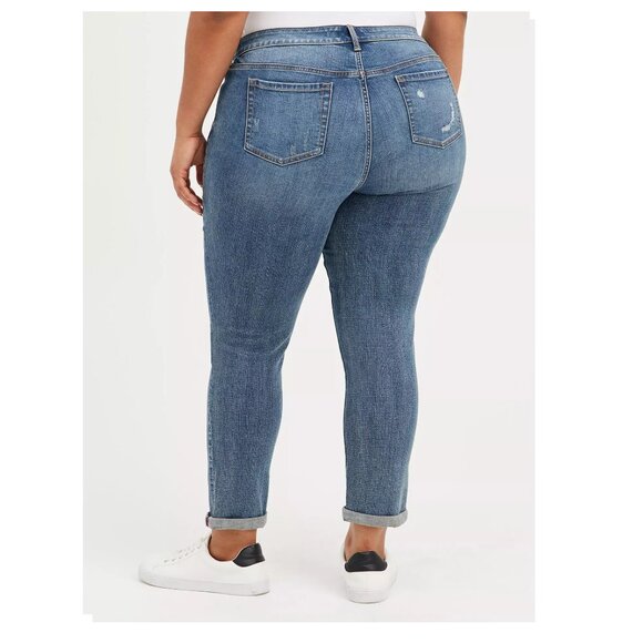 Plus Size 30 Extra Short TORRID Boyfriend Straight Destructed Jeans NEW - Picture 2 of 4